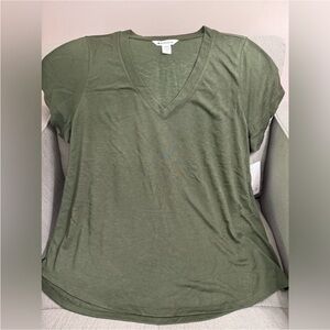 Athleta Breezy Scoop V-neck Tee